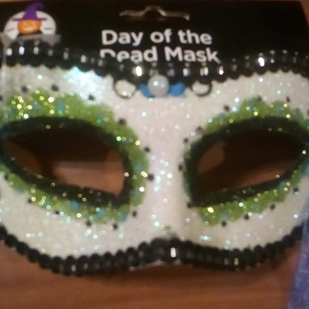 NWT Halloween/Mardi gras blue/white glitter adult mask